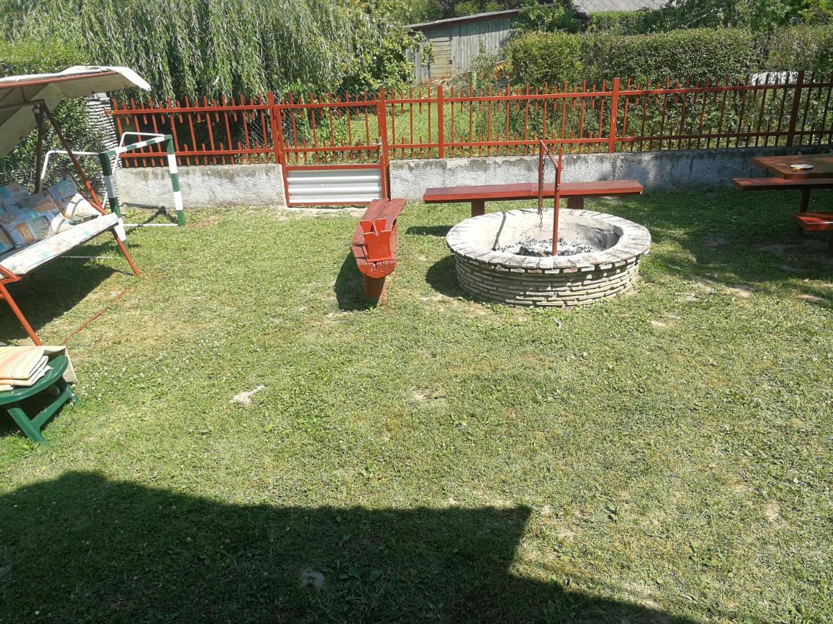 Kuckoz-Lak Hotel Balatonmariafurdo Exterior photo
